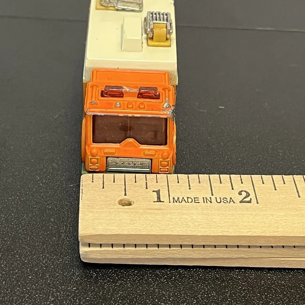 Vintage Matchbox Mack Auxiliary Power Truck 1991 1:84 Die-Cast Lights Move